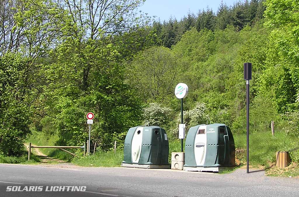  Lampadaire solaire autonome pour l'éclairage d'une zone de collecte de déchets (69, Rhône) 